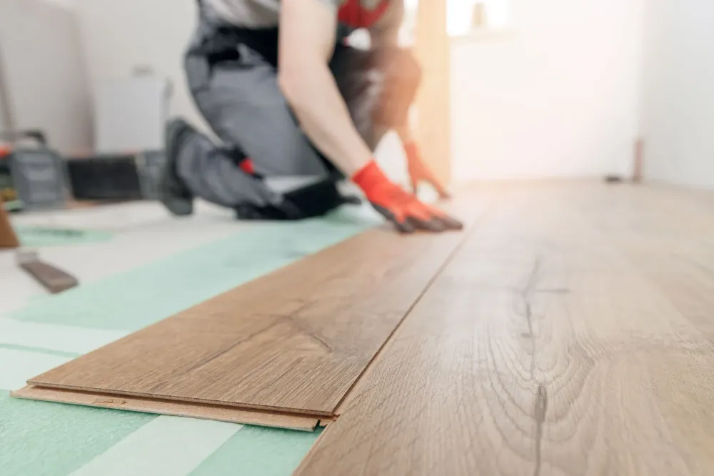  Pose de parquet stratifié (2)webp